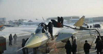 Nga triển khai biến thể Su-57 hai chỗ ngồi: Trung tâm điều phối bầy drone tàng hình trên chiến trường