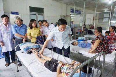 Đồng Tháp: Điều tra vụ ngộ độc thực phẩm tại Trường Tiểu học Kim Đồng