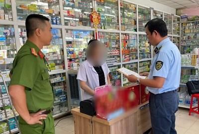 Chuyển Cơ quan Cảnh sát điều tra 2 vụ có dấu hiệu kinh doanh hàng giả, hàng nhái