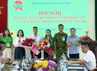 Ra mắt Câu lạc bộ 'Nông dân với pháp luật' xã Tân Uyên