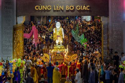 Cận cảnh tượng Phật quý hiếm lần đầu xuất hiện ở TP.HCM