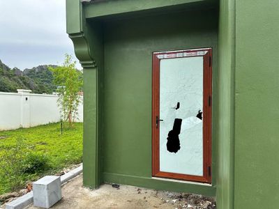 Ninh Bình: Trung tâm Thể thao 45 tỉ đồng vừa khánh thành đã nhếch nhác
