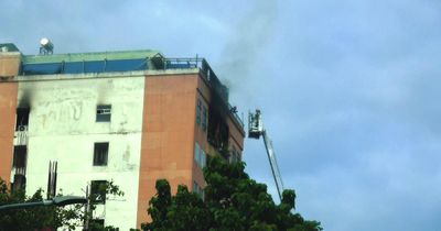 Cháy căn hộ tầng 10 chung cư, giao thông cửa ngõ TPHCM ùn ứ kéo dài
