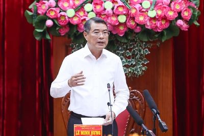 Thủ tướng Lê Minh Hưng làm việc với Ban Thường vụ Tỉnh ủy Vĩnh Long, chỉ đạo nhiều việc quan trọng