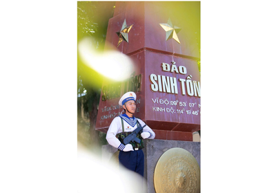 Bức ảnh gửi mẹ từ đảo Sinh Tồn