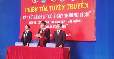 Phiên tòa tuyên truyền nhấn mạnh việc cha mẹ thiếu trách nhiệm trong nuôi dạy con cũng bị xử phạt