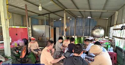 'Đột kích' bãi tập kết cát lớn trên sông Trà Khúc, phát hiện nhiều sai phạm