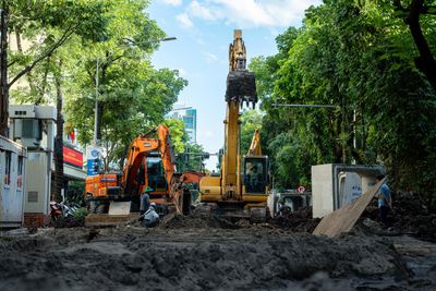 Loạt tuyến phố trung tâm Thủ đô rào chắn phục vụ dự án chống ngập