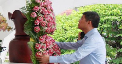 Thủ tướng Lê Minh Hưng viếng mộ Cụ Phó bảng Nguyễn Sinh Sắc tại Đồng Tháp