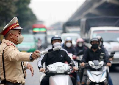 Hà Nội: Tổ chức giao thông nhiều tuyến đường phục vụ nâng cấp hệ thống chiếu sáng