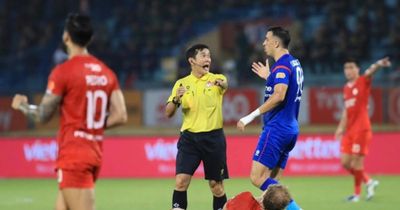 VFF treo còi trọng tài Trần Ngọc Nhớ sau sai lầm thổi phạt đền tại V-League
