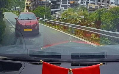 Tài xế hú vía né ô tô lao ngược chiều trên đèo Tam Đảo