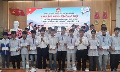 Mặt trận tỉnh Điện Biên hỗ trợ hơn 600 em học sinh trước kỳ thi tốt nghiệp THPT