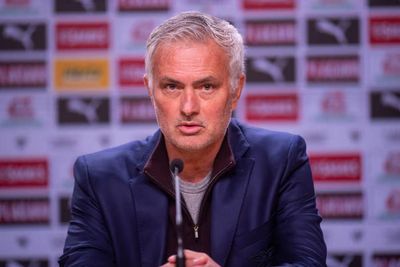 Mourinho bình luận gây sốc, hứng chịu cơn thịnh nộ của MU