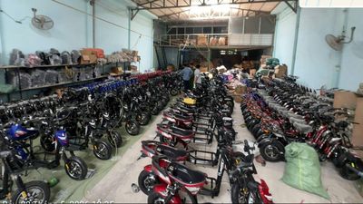 Tạm giữ hàng trăm xe điện, linh kiện nghi 'độ, chế' ở TP.HCM