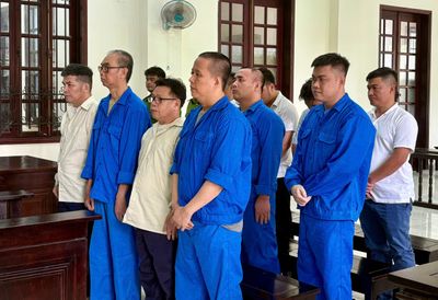 Tòa trả hồ sơ vụ 10 bị cáo tàng trữ, mua bán trái phép chất độc Xyanua