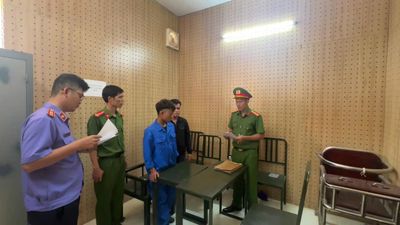Thanh niên trộm xe máy tự té bất tỉnh bên đường và bị bắt