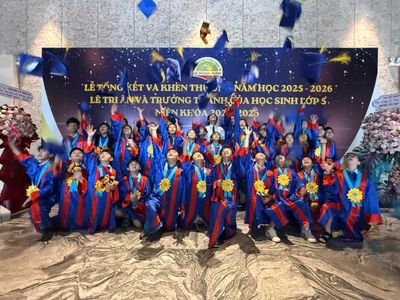 Xúc động lễ ra trường của lứa học sinh vào lớp 1 mùa COVID tại TP.HCM