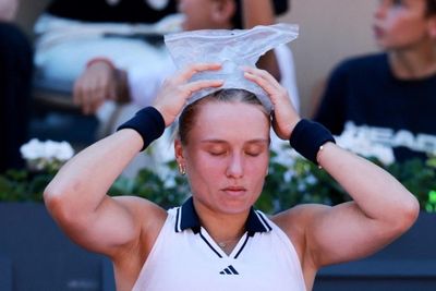 Nắng nóng trở thành nỗi ác mộng của Roland Garros