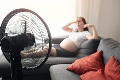 5 sai lầm ngày nắng nóng khiến mẹ bầu dễ kiệt sức, mất nước