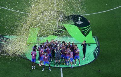 Crystal Palace gây hỗn loạn bóng đá Anh, 8 đội hạng dưới chịu trận