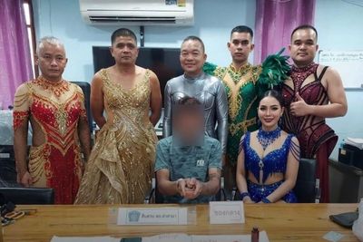 Tin bất ngờ vụ cảnh sát Thái Lan mặc váy, giả làm vũ công bắt tội phạm