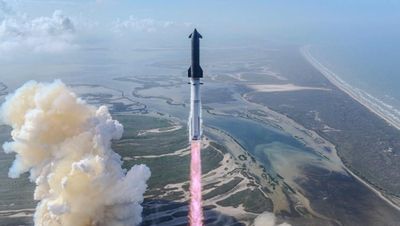 Tên lửa mạnh nhất thế giới Starship bị đình chỉ bay sau sự cố hạ cánh trên biển