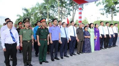 Dâng hương tưởng niệm 121 năm Ngày sinh đồng chí Hoàng Quốc Việt