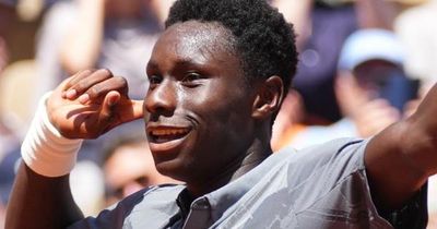 Tay vợt 17 tuổi, Moise Kouame viết tiếp câu chuyện cổ tích ở Roland Garros sau 5 set đấu