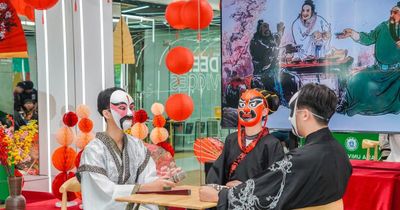Sinh viên học tiếng Trung qua kinh kịch, há cảo và văn hóa Trung Hoa