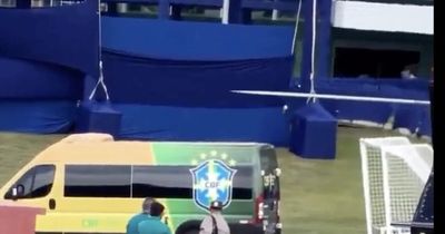 Neymar 'chơi trội' trong ngày hội quân cùng tuyển Brazil