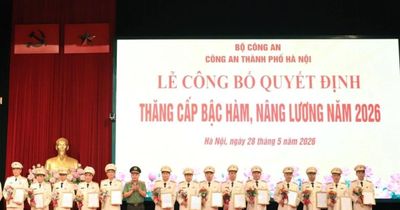 Hơn 5.000 cán bộ, chiến sĩ Công an Hà Nội được thăng cấp bậc hàm, nâng lương