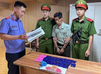 Bắt giữ đối tượng mua bán hơn 5.800 viên hồng phiến ở Sơn La