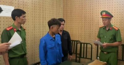 Tên trộm bị bắt sau khi tự ngã xe ngất lịm trên đường tẩu thoát