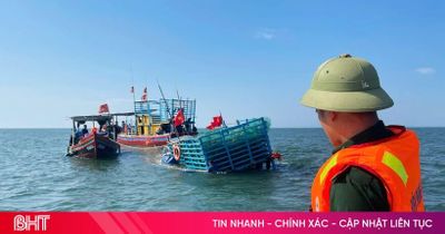 Hà Tĩnh: Chìm tàu cá, 7 ngư dân được cứu kịp thời