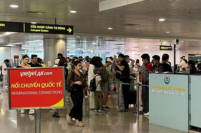 Cảng Hàng không quốc tế Tân Sơn Nhất tăng cường phòng, chống dịch Ebola