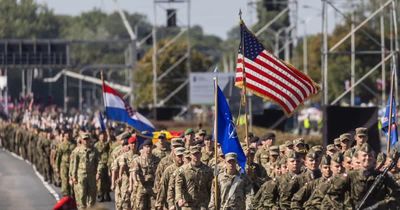 NATO sắp bị Mỹ 'thả nổi': Rút tàu ngầm hạt nhân, cắt giảm máy bay ném bom, tiêm kích và tàu khu trục