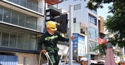 Người lao động chật vật mưu sinh giữa 'chảo lửa'
