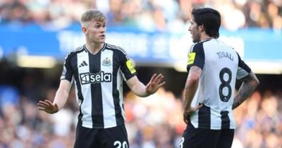 Manchester United lỡ kế hoạch chiêu mộ Lewis Hall vì thương vụ bất ngờ của Barcelona