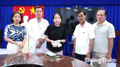 Trả lại hơn 60 triệu đồng và giấy tờ tùy thân cho khách hàng bỏ quên