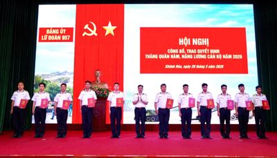 Lữ đoàn 957 công bố quyết định thăng quân hàm, nâng lương cán bộ năm 2026
