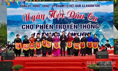 Đông đảo người dân tham gia Ngày hội dân ca chợ phiên truyền thống xã Khánh Khê