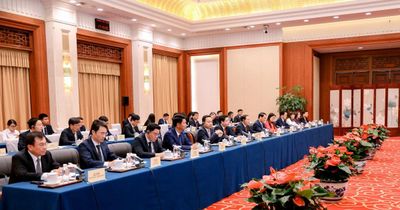 Bí thư Tỉnh ủy Lào Cai Dương Quốc Huy hội kiến với Bí thư Tỉnh ủy Vân Nam Vương Ninh