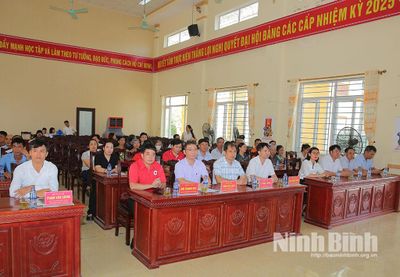 Tập huấn sơ cấp cứu và trao tặng xe lăn cho người khuyết tật trên địa bàn xã Yên Mạc