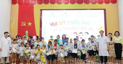 Tặng 165 suất quà cho bệnh nhi đang điều trị tại Bệnh viện Đa khoa Hòa Bình