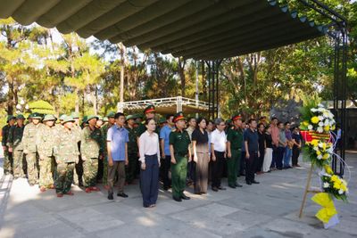 Số hóa thông tin, bàn giao mẫu hài cốt liệt sĩ tại Nghĩa trang liệt sĩ quốc gia Trường Sơn
