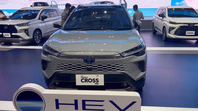 Toyota Corolla Cross 2026 facelift ra mắt: Nâng cấp mạnh về công nghệ