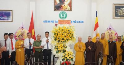 Đà Nẵng: Lãnh đạo thành phố thăm, chúc mừng Ban Trị sự nhân Đại lễ Phật đản Phật lịch 2570