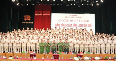 Công an Hà Nội tổ chức Lễ công bố quyết định thăng cấp bậc hàm, nâng bậc lương năm 2026