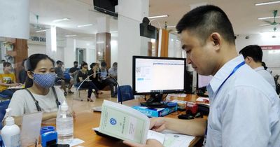 Vì áp lực, nhiều lao động chọn rút BHXH một lần